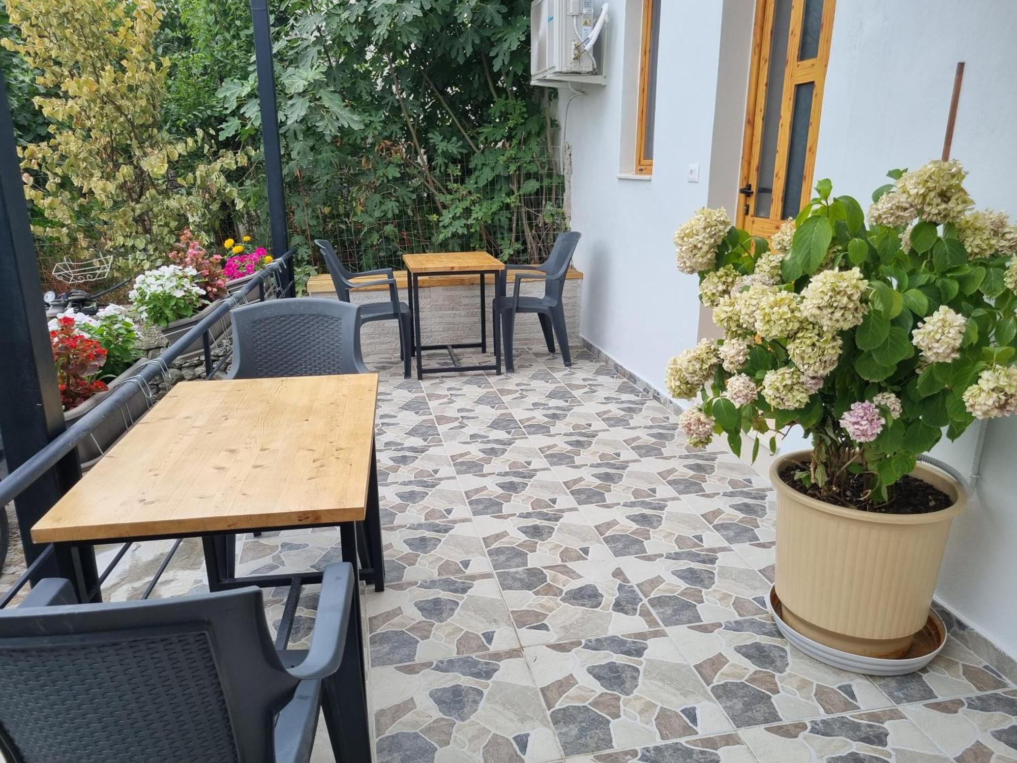 לינה וארוחת בוקר Gjirokastër Tony'S Terrace מראה חיצוני תמונה