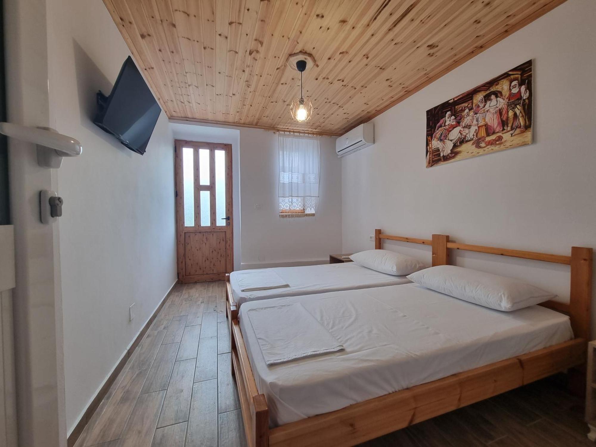 לינה וארוחת בוקר Gjirokastër Tony'S Terrace מראה חיצוני תמונה
