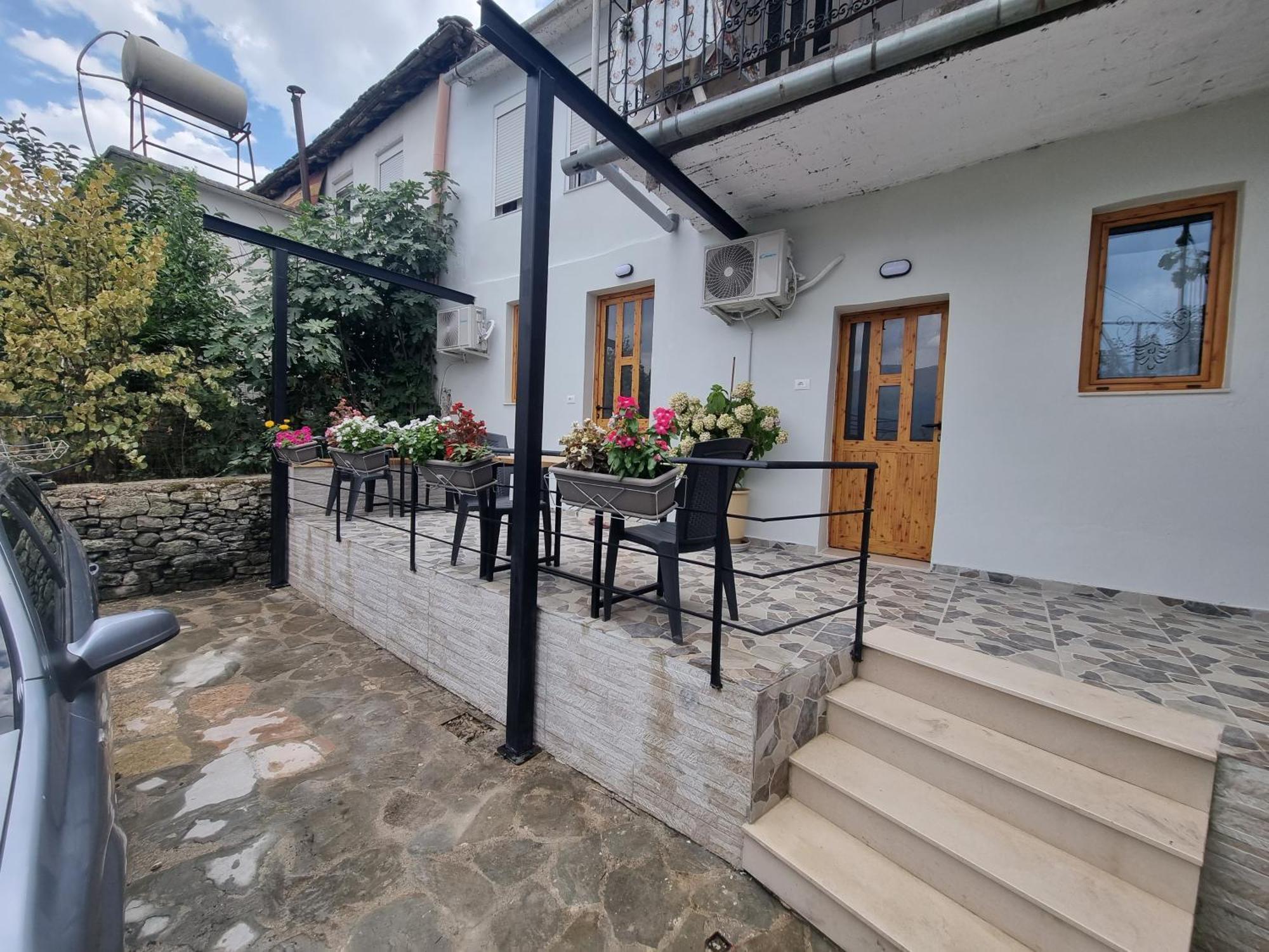 לינה וארוחת בוקר Gjirokastër Tony'S Terrace מראה חיצוני תמונה