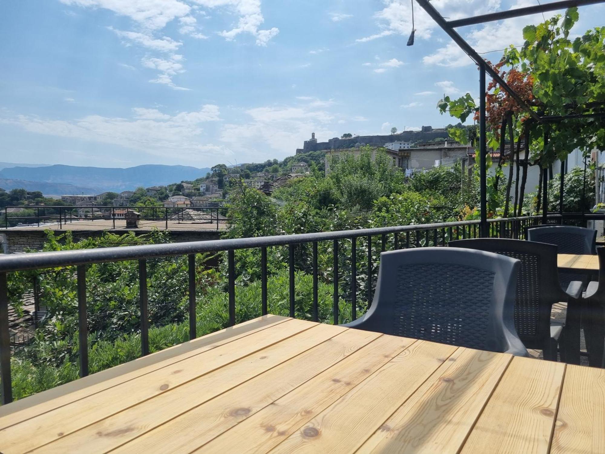 לינה וארוחת בוקר Gjirokastër Tony'S Terrace מראה חיצוני תמונה