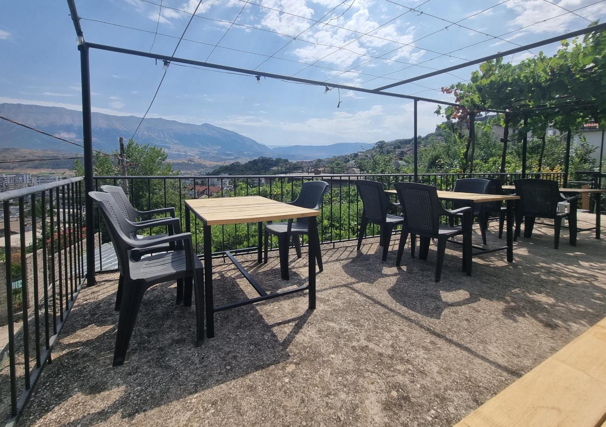 לינה וארוחת בוקר Gjirokastër Tony'S Terrace מראה חיצוני תמונה
